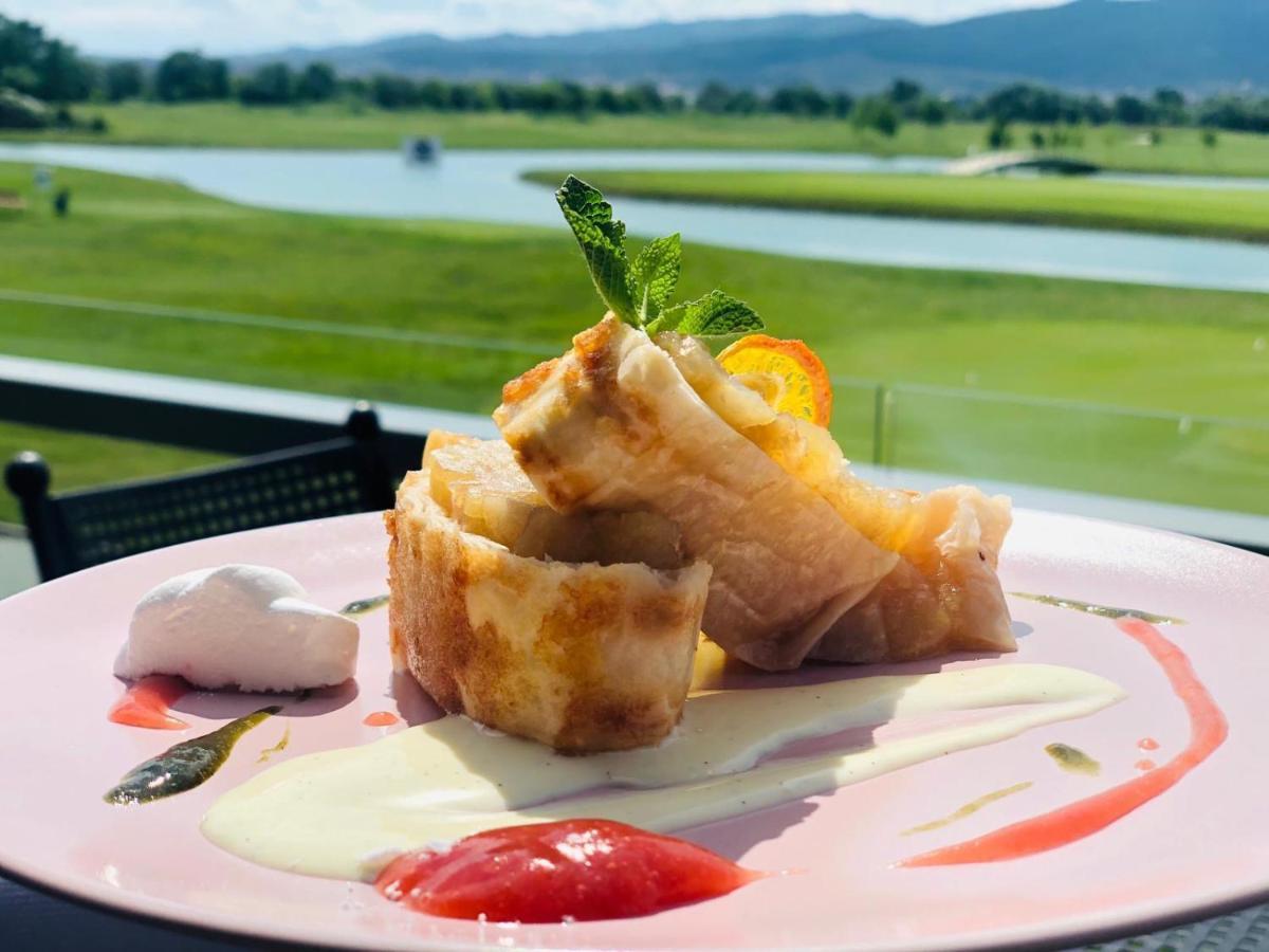 Hotel Theodora Golf Club Alba Iulia Esterno foto