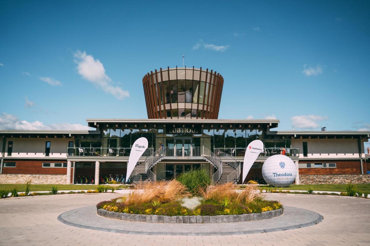 Hotel Theodora Golf Club Alba Iulia Esterno foto