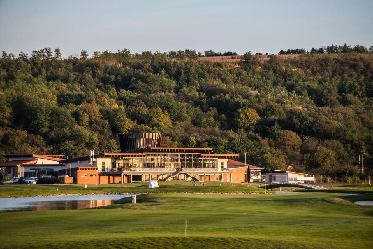 Hotel Theodora Golf Club Alba Iulia Esterno foto