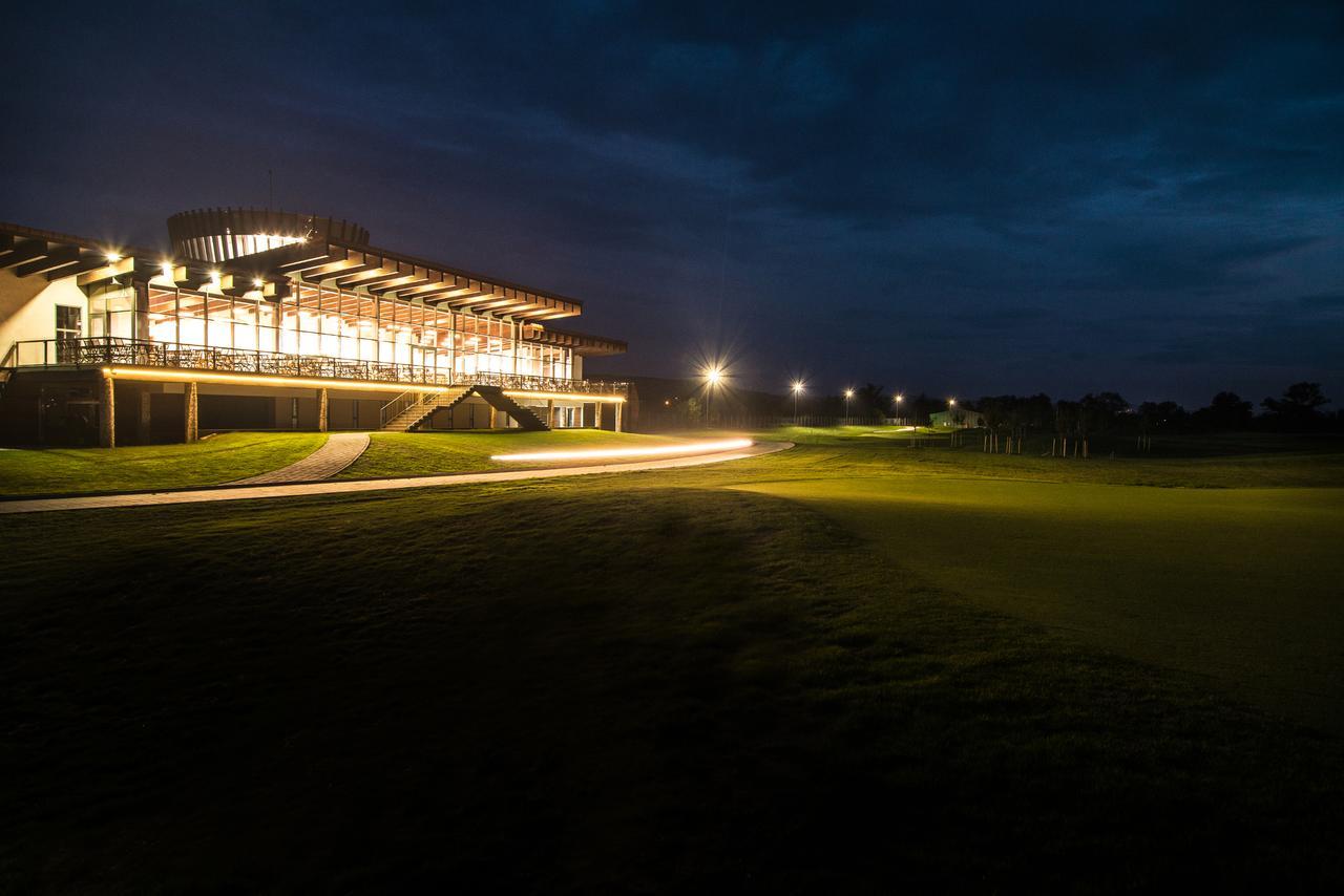 Hotel Theodora Golf Club Alba Iulia Esterno foto