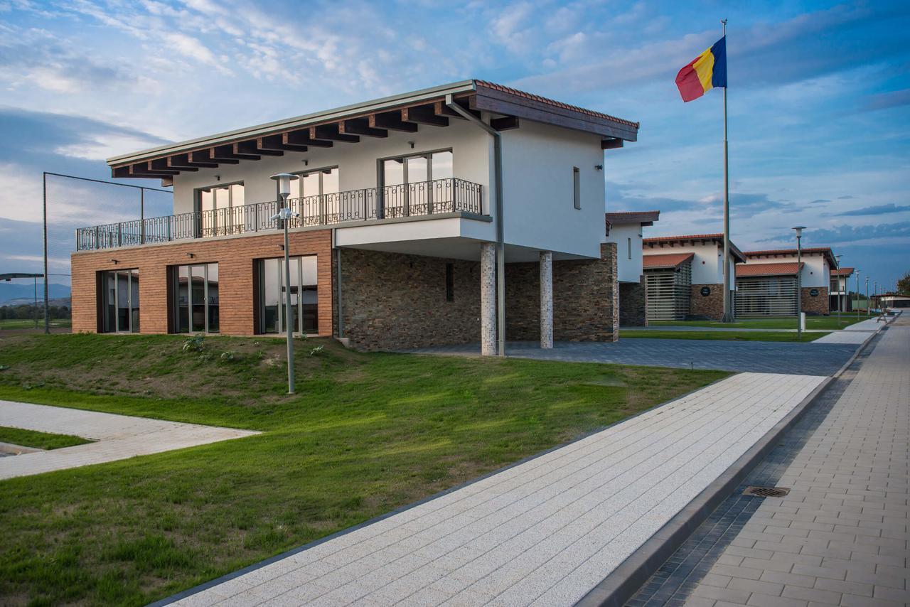 Hotel Theodora Golf Club Alba Iulia Esterno foto