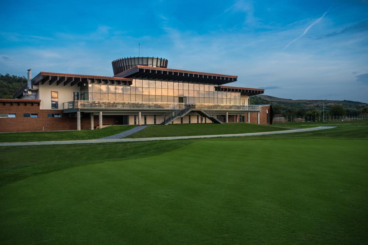 Hotel Theodora Golf Club Alba Iulia Esterno foto