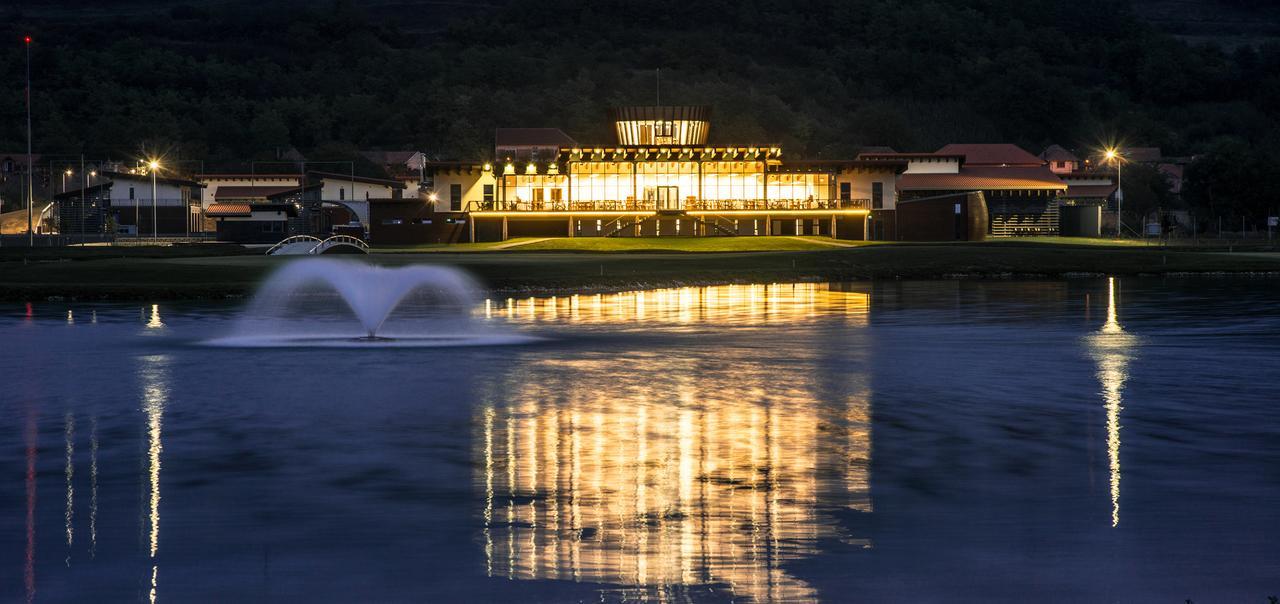 Hotel Theodora Golf Club Alba Iulia Esterno foto