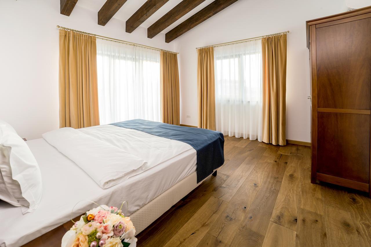 Hotel Theodora Golf Club Alba Iulia Esterno foto