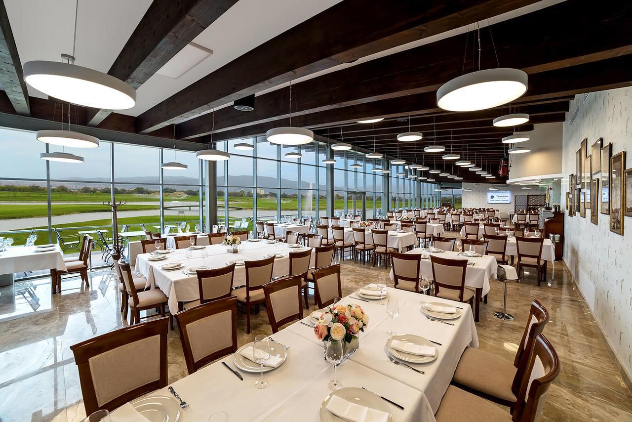 Hotel Theodora Golf Club Alba Iulia Esterno foto