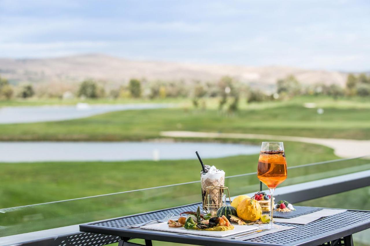 Hotel Theodora Golf Club Alba Iulia Esterno foto